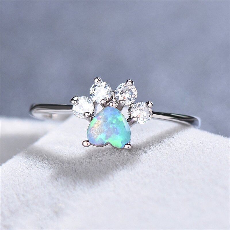 Ring med opal og zirkonia