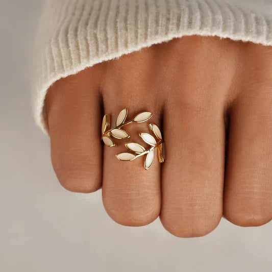 Elegant Hvid Opal Blad Ring
