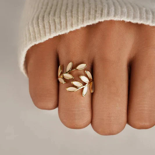 Pure - Justerbar Ring med Hvid Opal Blad